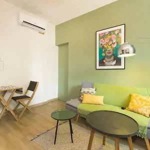 Apartment Mini Maison Ancienne Renovee +parking, Avignon