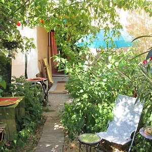 Apartment Joli Avec Jardinet, Avignon